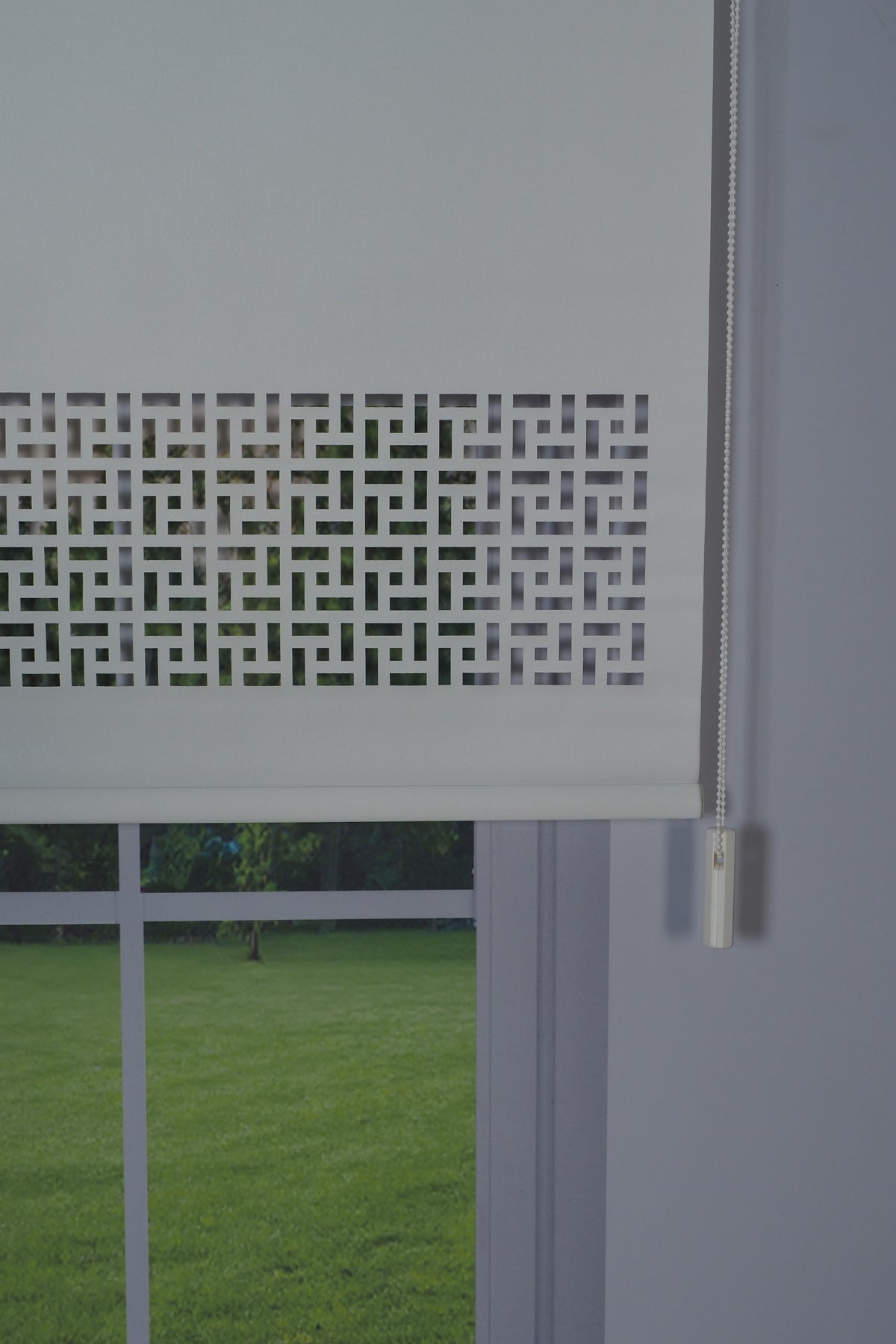 Lazer Kesim Dekoratif Geometrik Stor Perde 24 cm | İthal Mat Polyester | Beyaz | Oda Karanlığı