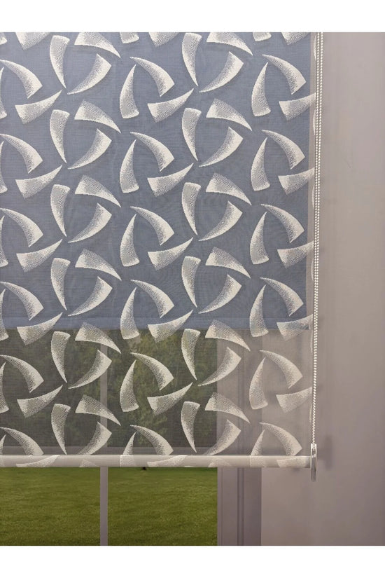 NOVA Serisi – Üç Yaprak Desenli Çift Mekanizmalı Beyaz Tül Mavi Stor Perde