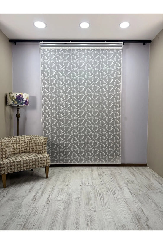 NOVA Serisi – Üç Yaprak Desenli Çift Mekanizmalı Beyaz Tül Antrasit Gri Stor Perde