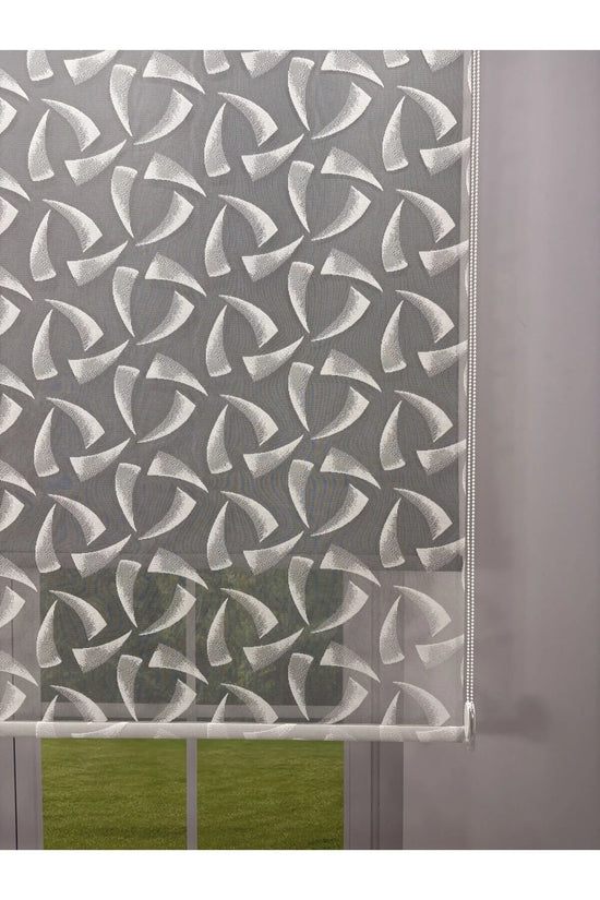 NOVA Serisi – Üç Yaprak Desenli Çift Mekanizmalı Beyaz Tül Antrasit Gri Stor Perde