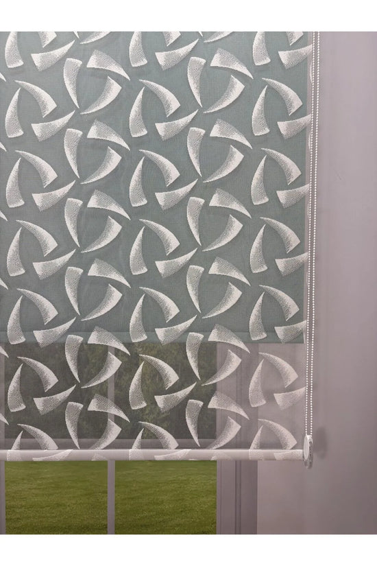 NOVA Serisi – Üç Yaprak Desenli Çift Mekanizmalı Beyaz Tül Petrol Yeşili Stor Perde