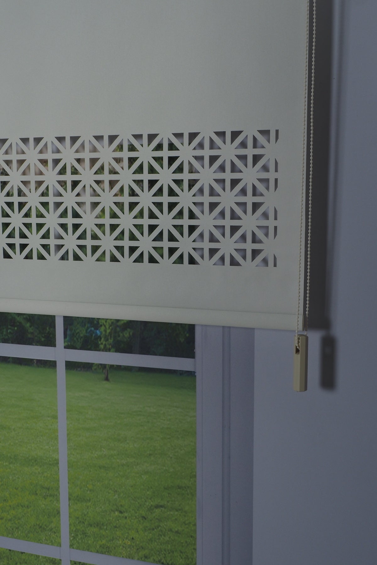 Lazer Kesim Dekoratif Stor Perde 24 cm | İthal Mat Polyester | Krem | Oda Karanlığı