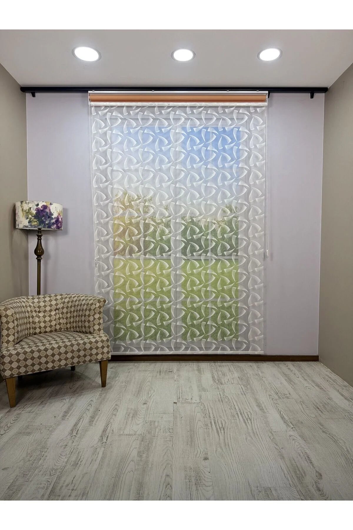 NOVA Serisi – Üç Yaprak Desenli Çift Mekanizmalı Beyaz Tül Turuncu Stor Perde