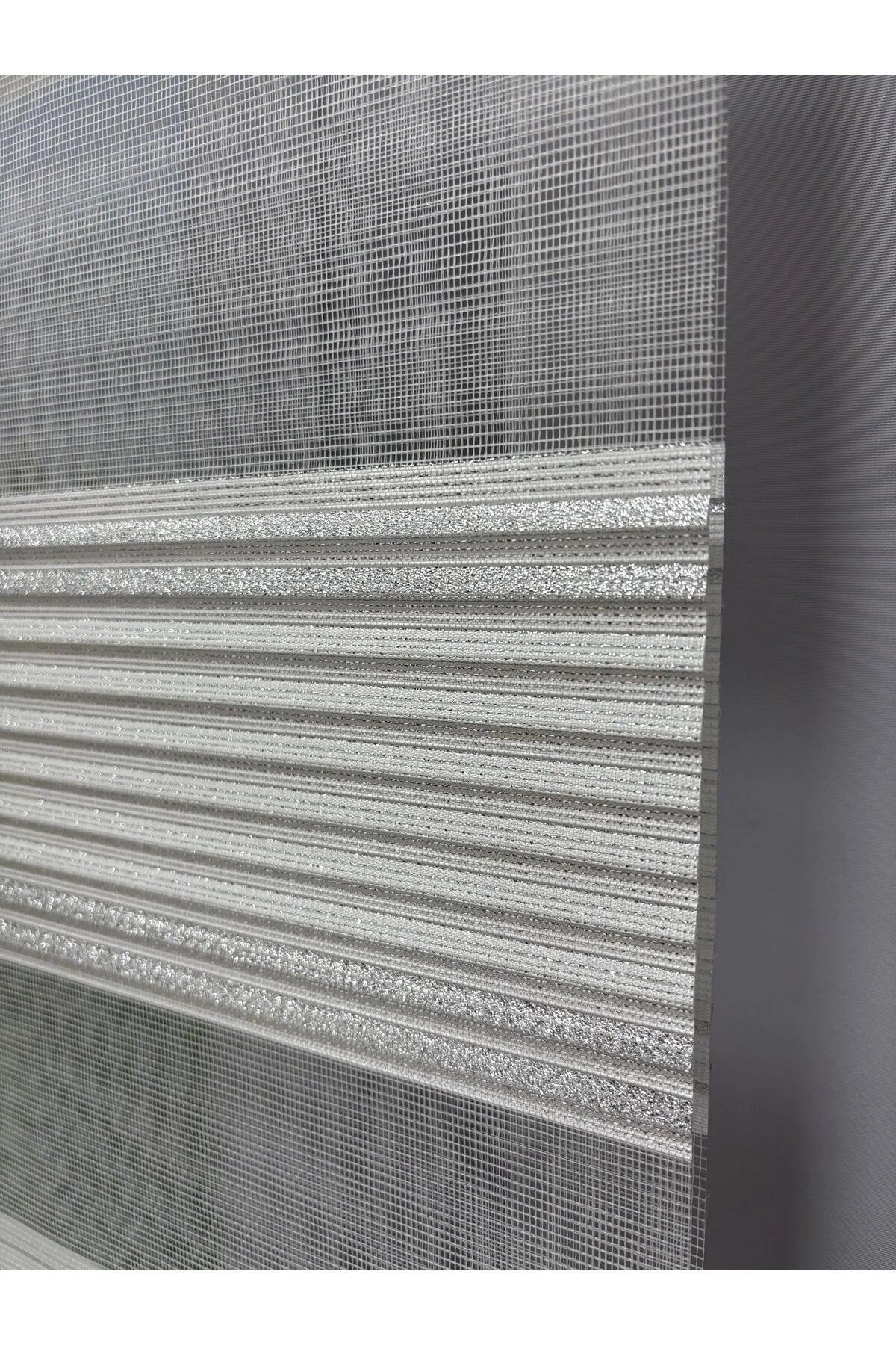 ANKA Serisi Gri Simli Zebra Perde – Gündüz Gece Kullanım, Stor Mekanizmalı