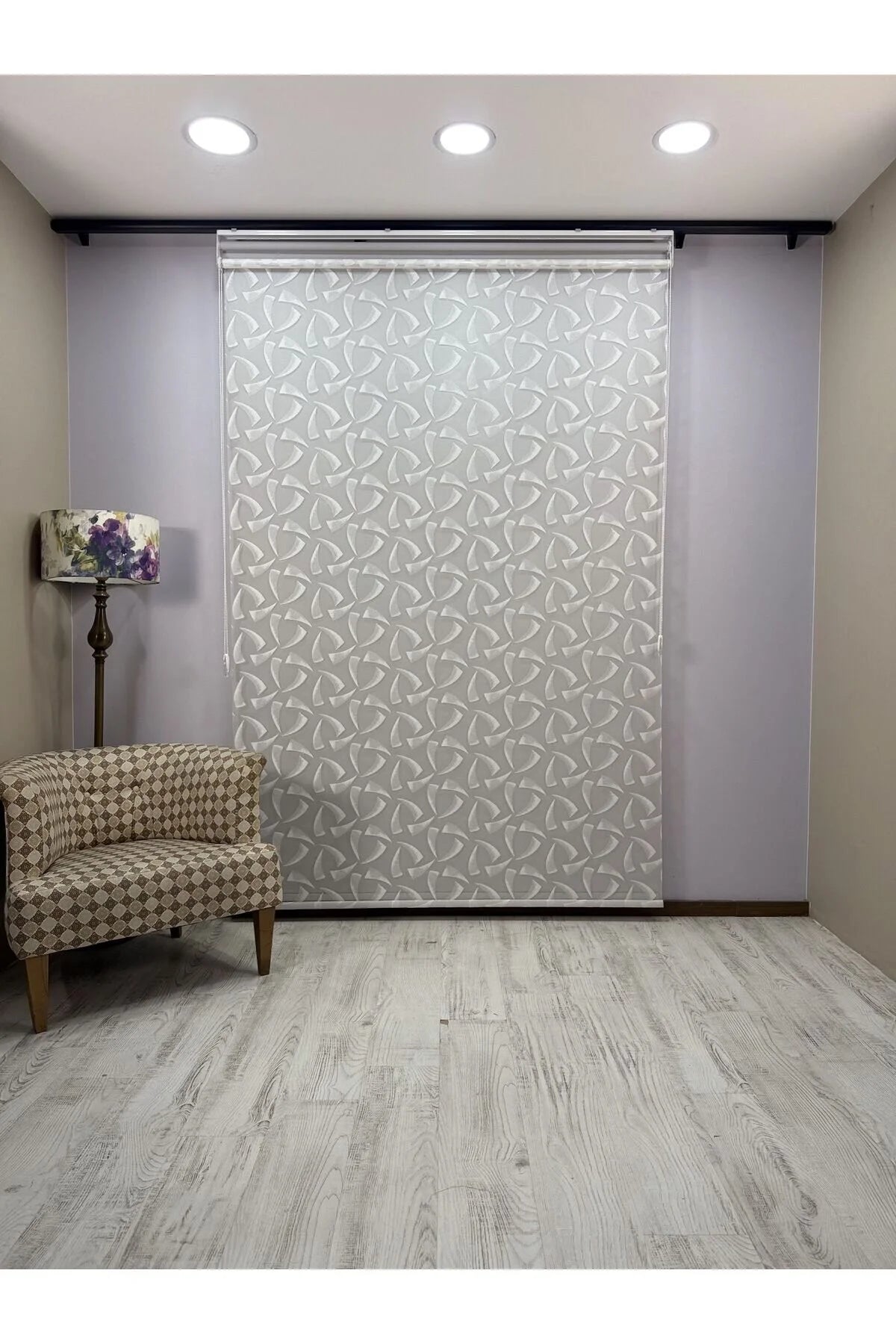 NOVA Serisi – Üç Yaprak Desenli Çift Mekanizmalı Beyaz Tül Açık Gri Stor Perde