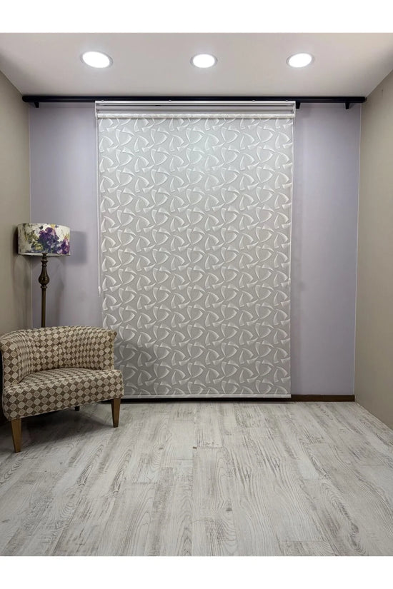 NOVA Serisi – Üç Yaprak Desenli Çift Mekanizmalı Beyaz Tül Açık Gri Stor Perde