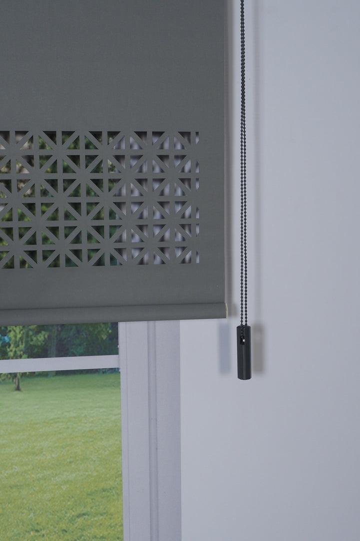 Lazer Kesim Dekoratif Stor Perde 24 cm | İthal Mat Polyester | Antrasit Gri | Oda Karanlığı