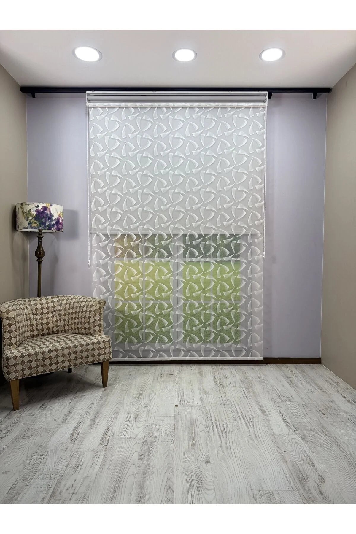 NOVA Serisi – Üç Yaprak Desenli Çift Mekanizmalı Beyaz Tül Açık Gri Stor Perde