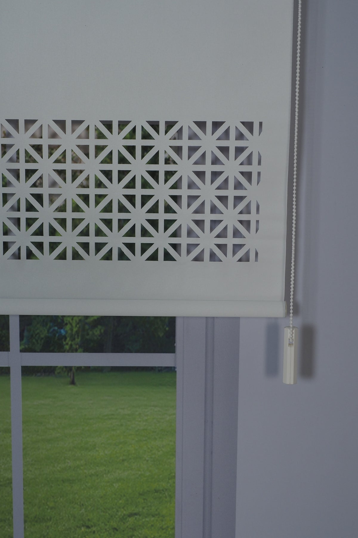 Lazer Kesim Dekoratif Stor Perde 24 cm | İthal Mat Polyester | Beyaz | Oda Karanlığı