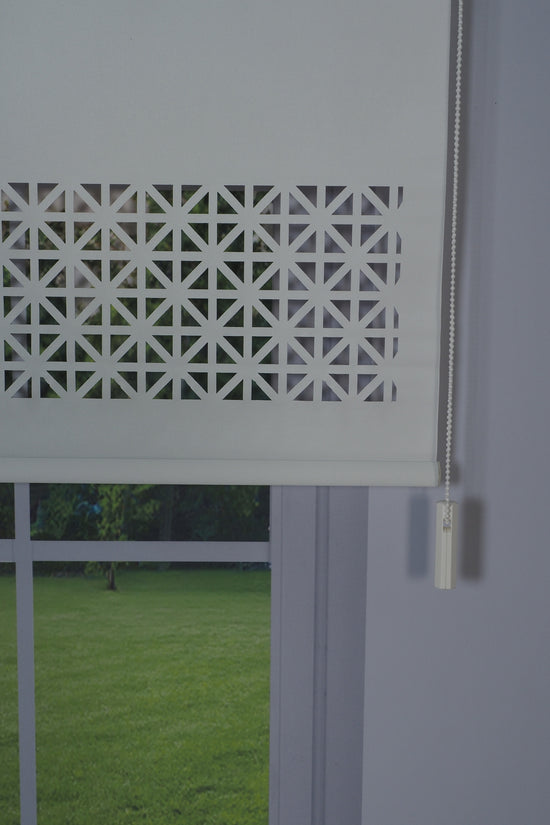 Lazer Kesim Dekoratif Stor Perde 24 cm | İthal Mat Polyester | Beyaz | Oda Karanlığı