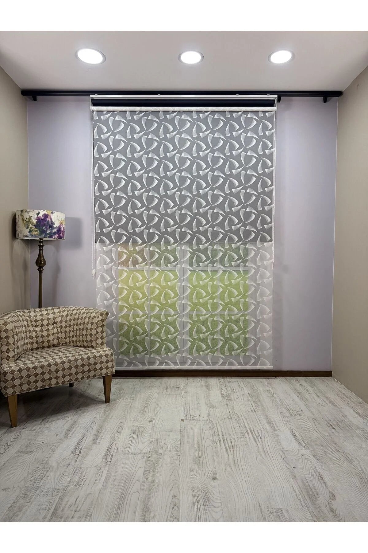 NOVA Serisi – Üç Yaprak Desenli Çift Mekanizmalı Beyaz Tül Siyah Stor Perde