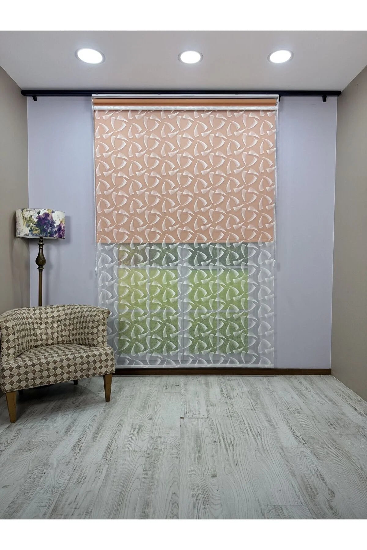 NOVA Serisi – Üç Yaprak Desenli Çift Mekanizmalı Beyaz Tül Turuncu Stor Perde