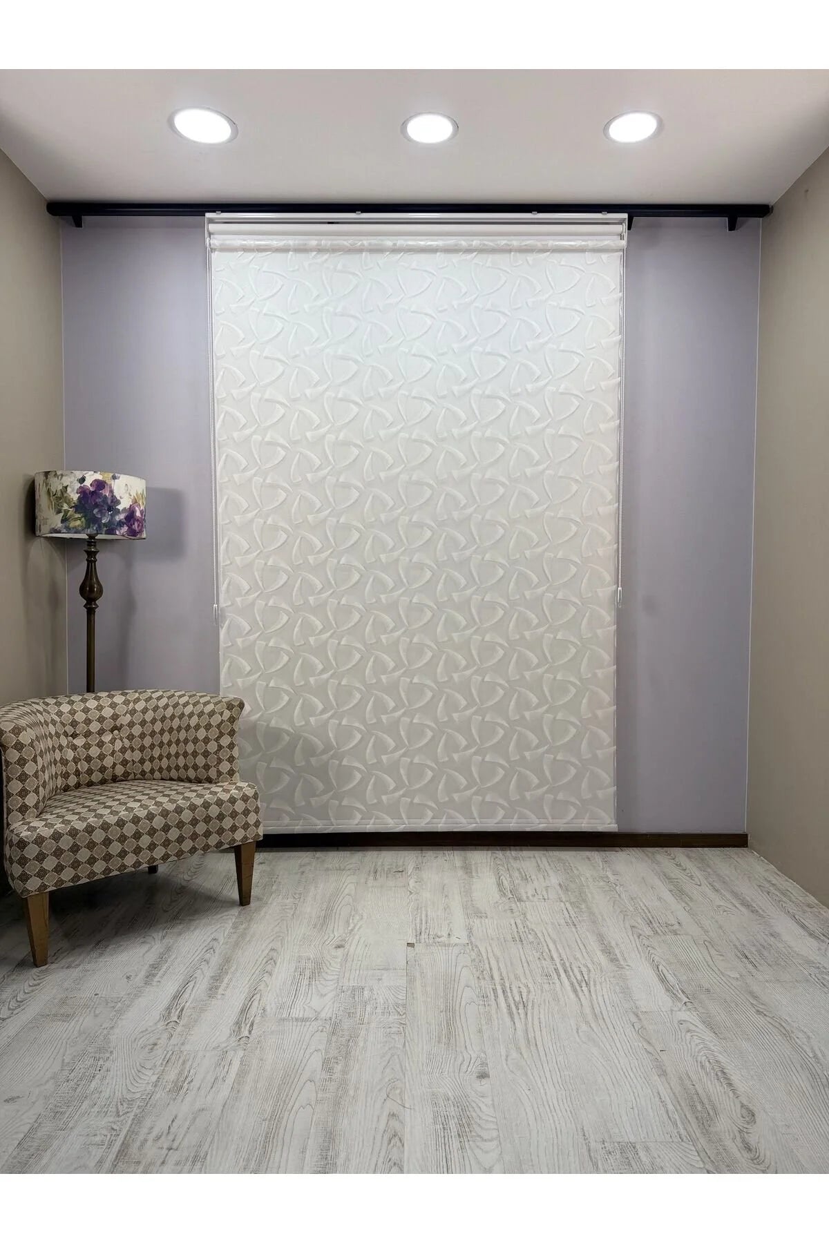 NOVA Serisi – Üç Yaprak Desenli Çift Mekanizmalı Beyaz Tül Beyaz Stor Perde