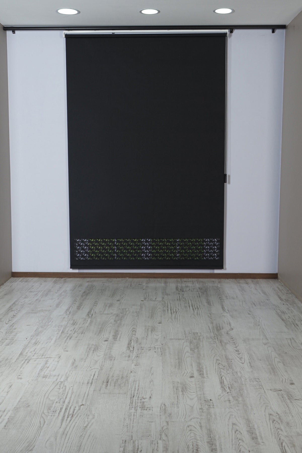 Lazer Kesim Dekoratif Stor Perde 24 cm | İthal Mat Polyester | Siyah | Oda Karanlığı