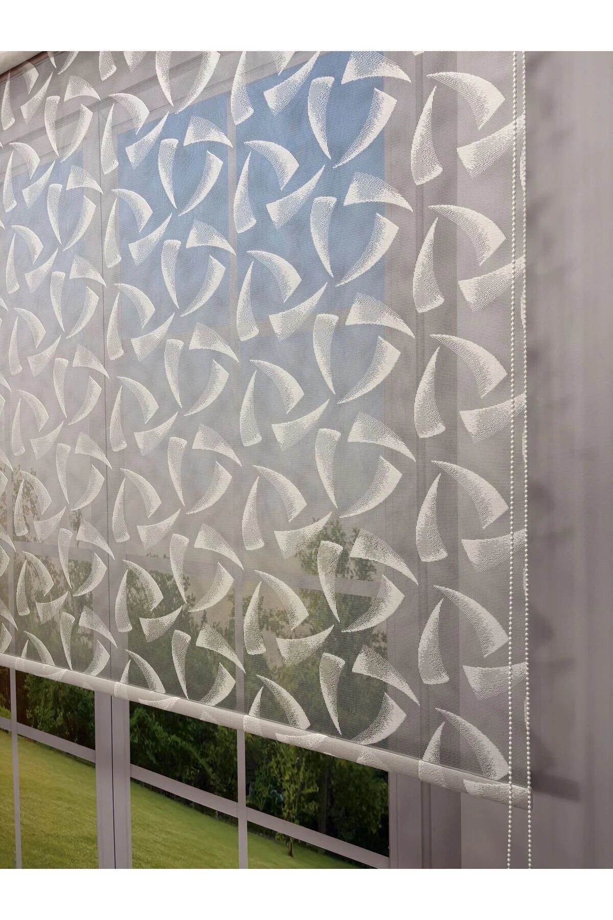 NOVA Serisi – Üç Yaprak Desenli Çift Mekanizmalı Beyaz Tül Turuncu Stor Perde