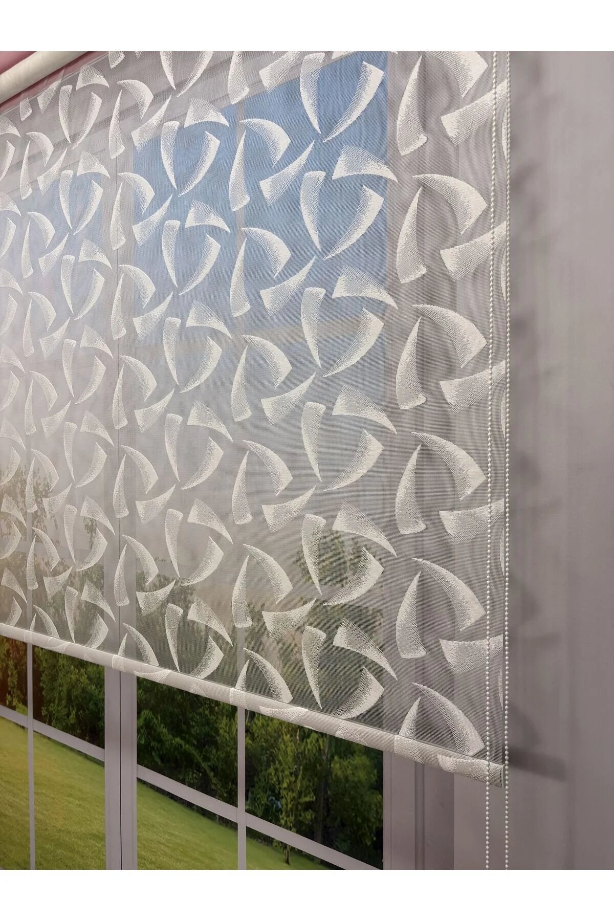 NOVA Serisi – Üç Yaprak Desenli Çift Mekanizmalı Beyaz Tül Pembe Stor Perde