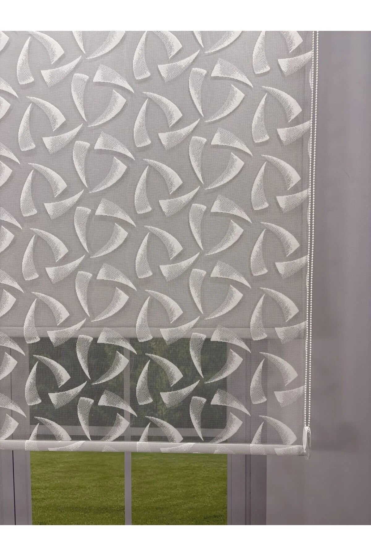 NOVA Serisi – Üç Yaprak Desenli Çift Mekanizmalı Beyaz Tül Açık Gri Stor Perde