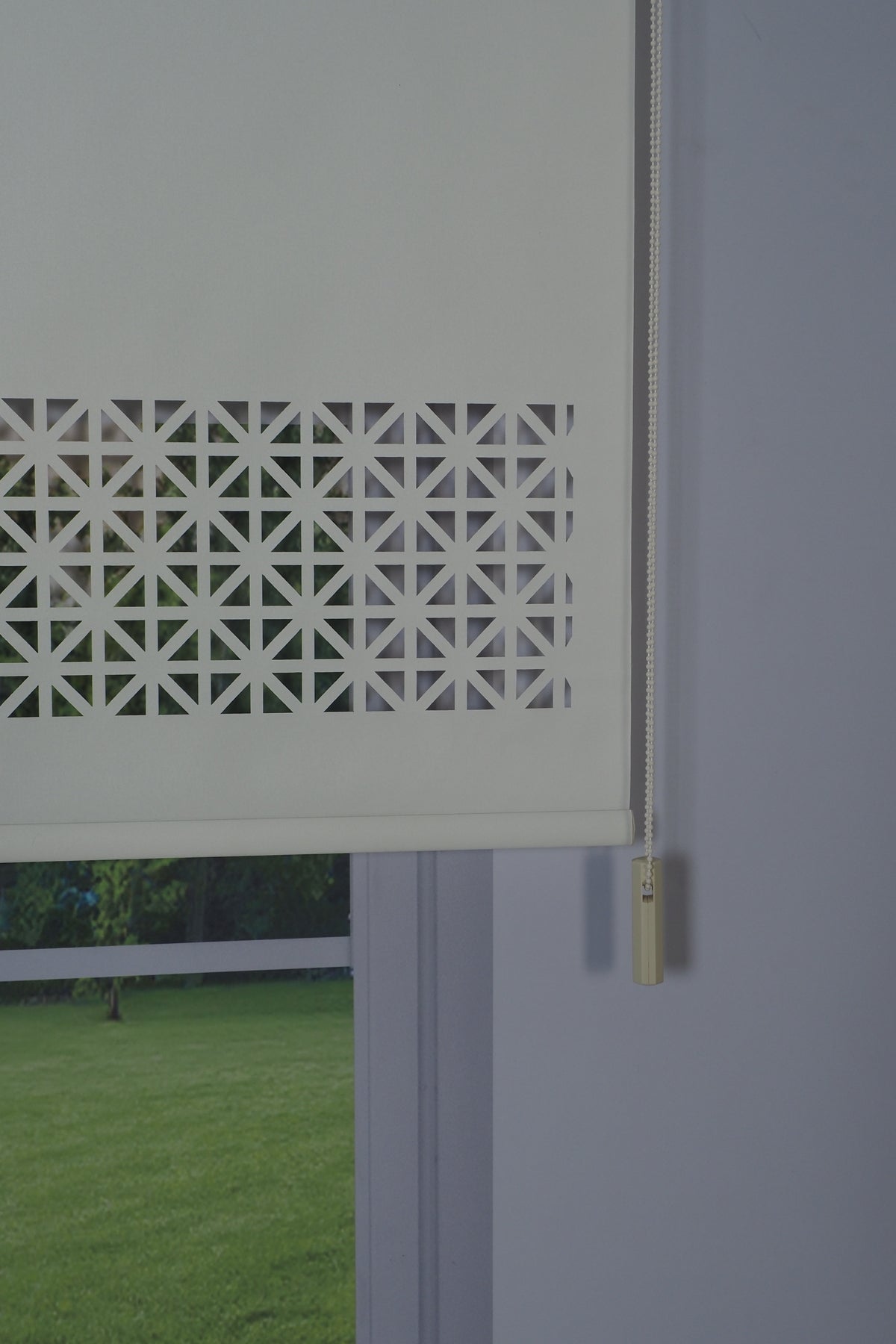 Lazer Kesim Dekoratif Stor Perde 24 cm | İthal Mat Polyester | Krem | Oda Karanlığı