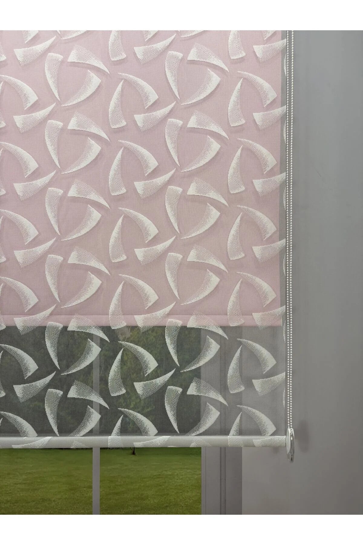 NOVA Serisi – Üç Yaprak Desenli Çift Mekanizmalı Beyaz Tül Pembe Stor Perde