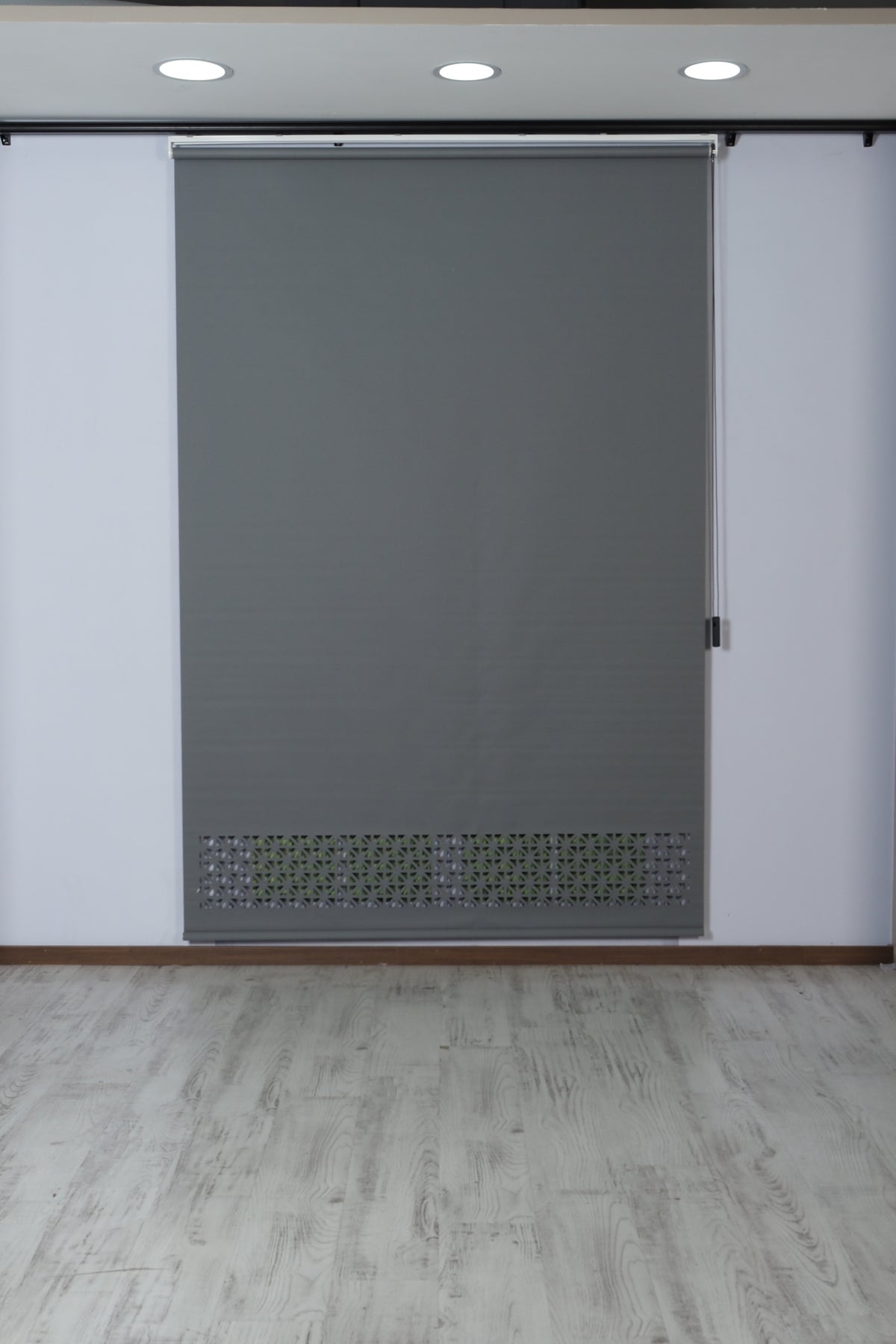 Lazer Kesim Dekoratif Stor Perde 24 cm | İthal Mat Polyester | Antrasit Gri | Oda Karanlığı