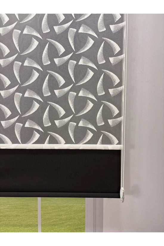 NOVA Serisi – Üç Yaprak Desenli Çift Mekanizmalı Beyaz Tül Siyah Stor Perde