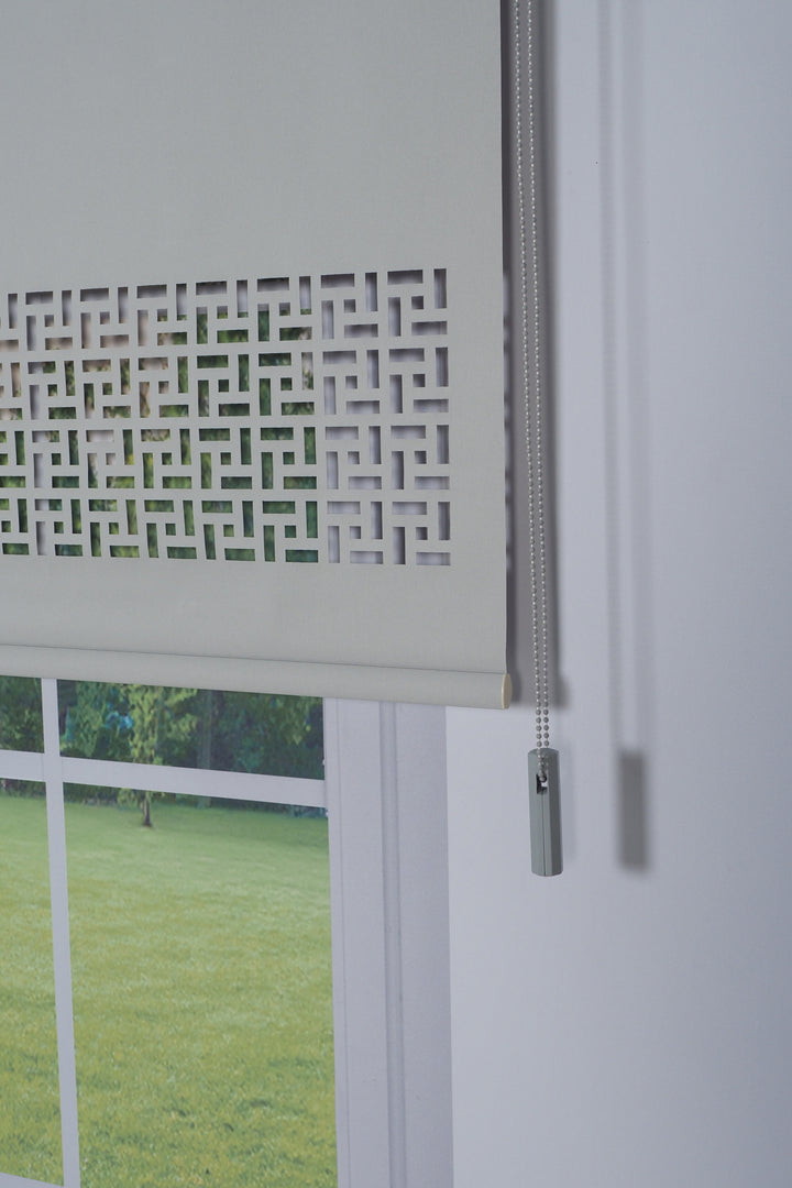 Lazer Kesim Dekoratif Geometrik Stor Perde 24 cm | İthal Mat Polyester | Açık Gri | Oda Karanlığı