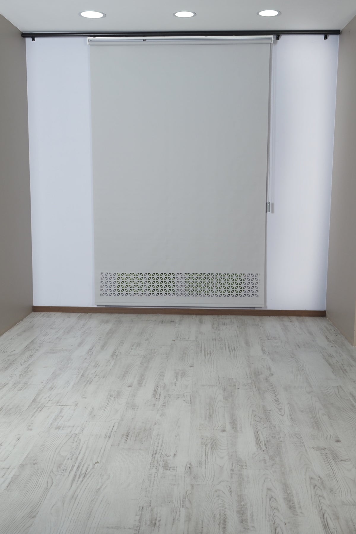 Lazer Kesim Dekoratif Stor Perde 24 cm | İthal Mat Polyester | Açık Gri | Oda Karanlığı