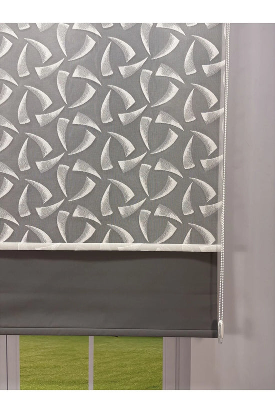 NOVA Serisi – Üç Yaprak Desenli Çift Mekanizmalı Beyaz Tül Antrasit Gri Stor Perde